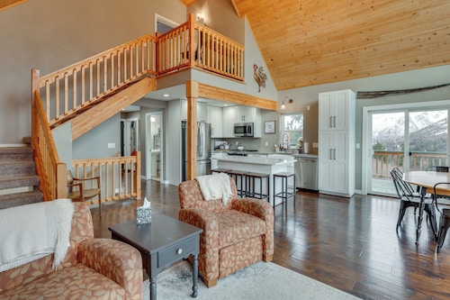 Stunning Alaskan Getaway w/ River & Mtn Views