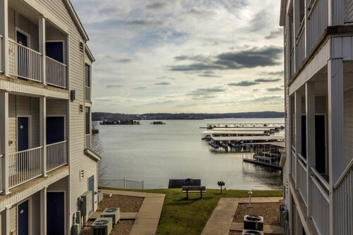 Pool | WiFi | Lake Front| Sleeps 6 | MM 13 (791DC)