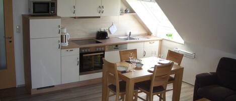 Réfrigérateur, micro-ondes, four, lave-vaisselle