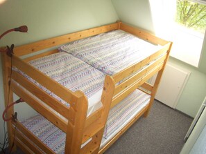 2 sovrum och resesäng