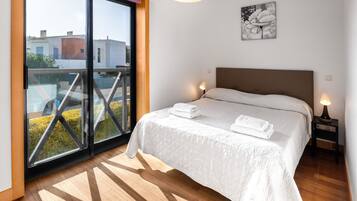 4 habitaciones, tabla de planchar con plancha, internet y ropa de cama