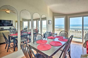 Dining - Sunny Florida Home w/ Decks & View, Steps to Beach (Flagler Beach)