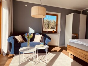 1 bedroom, free WiFi, bed sheets - mein.guesthouse - apartment 1 - approx. 45sqm with large sun terrace  (Haundorf)