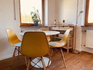 Dining - mein.guesthouse - apartment 1 - approx. 45sqm with large sun terrace  (Haundorf)