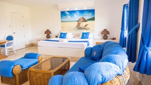 Quarto solteiro superluxo | Frigobar, escrivaninha, espaço de trabalho para notebook