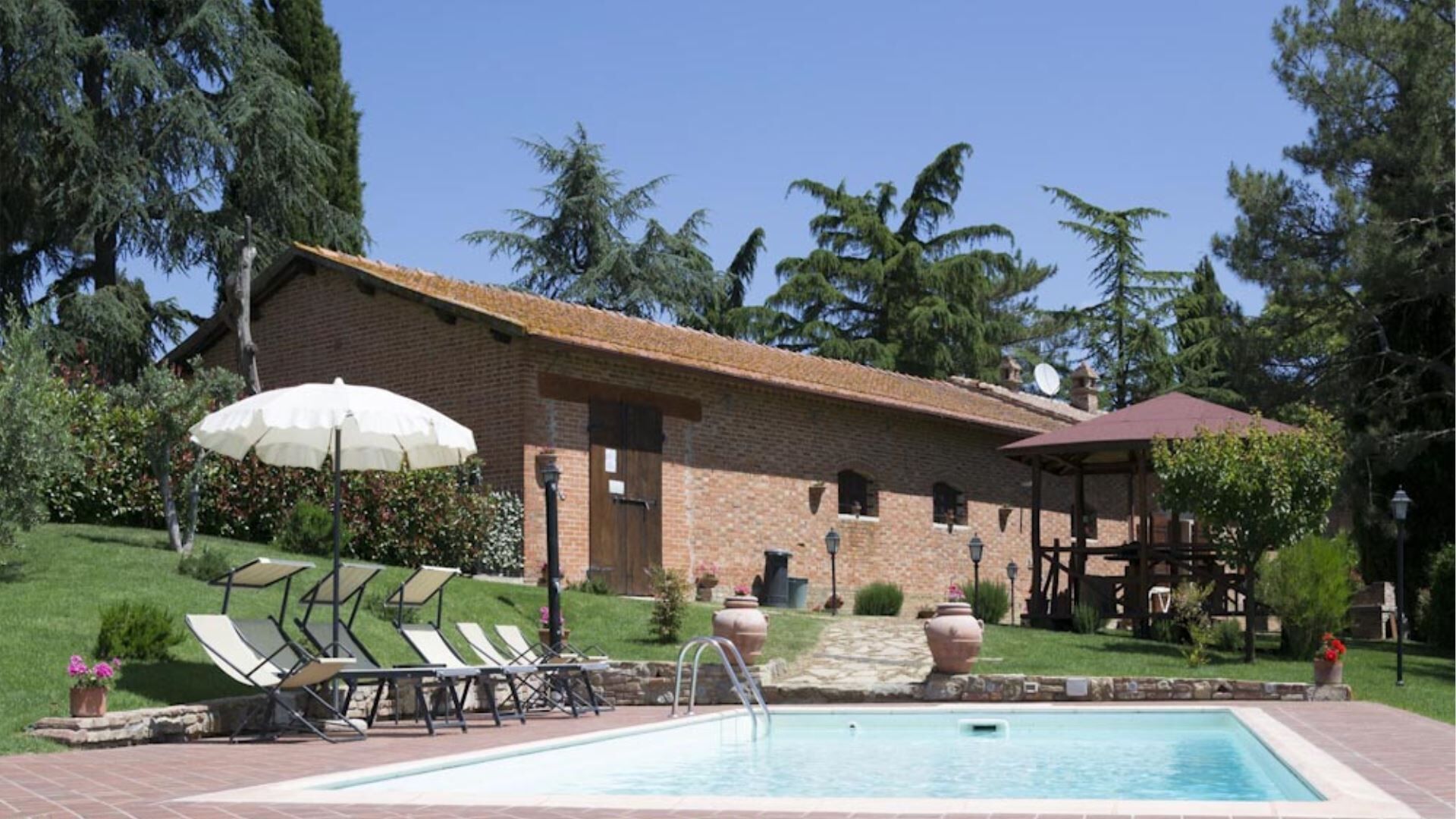 Independent house with pool and airco. Cortona