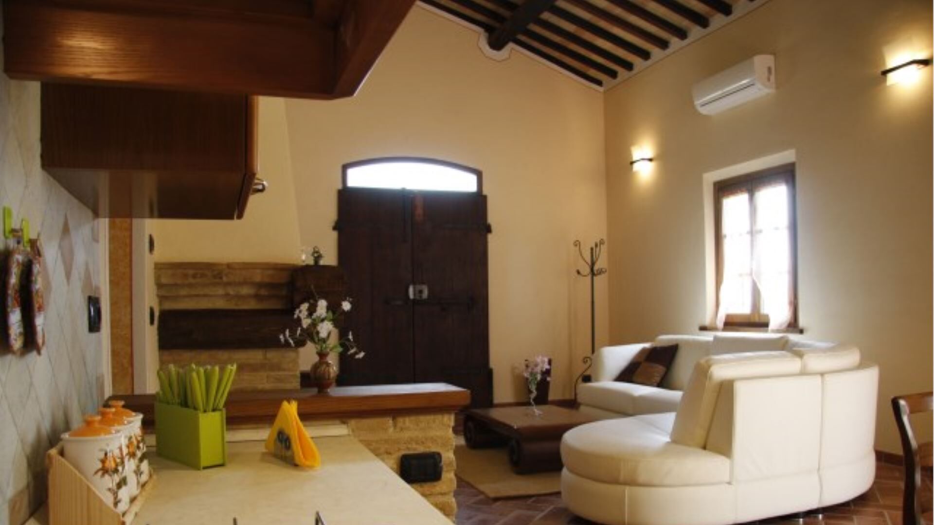 Independent house with pool and airco. Cortona