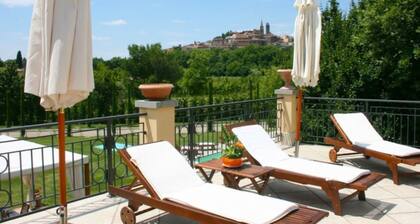 Villa Del Portico. AC, Private pool. Pets allowed