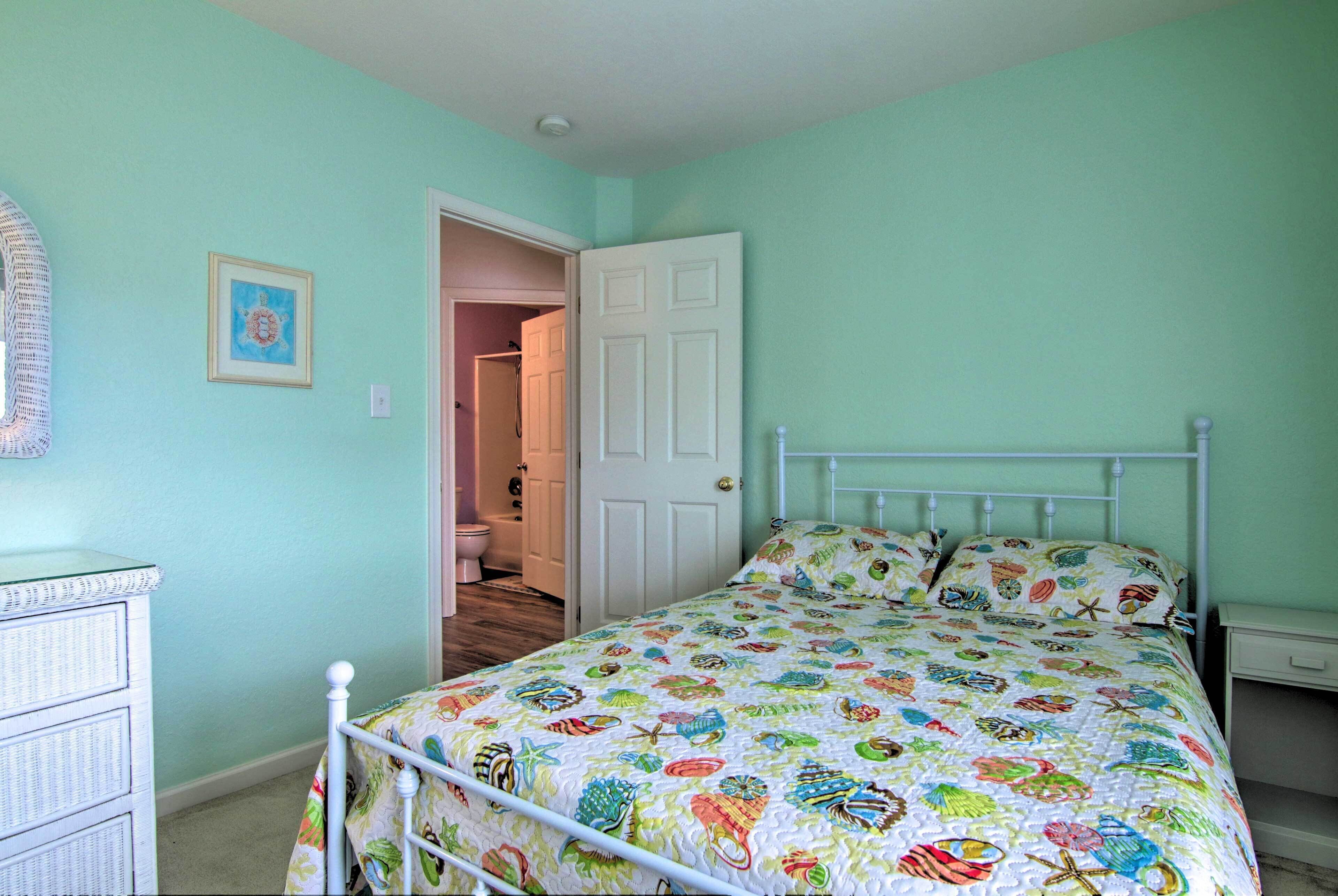 Spacious Millville Townhome ~ 3 Mi to Beach!