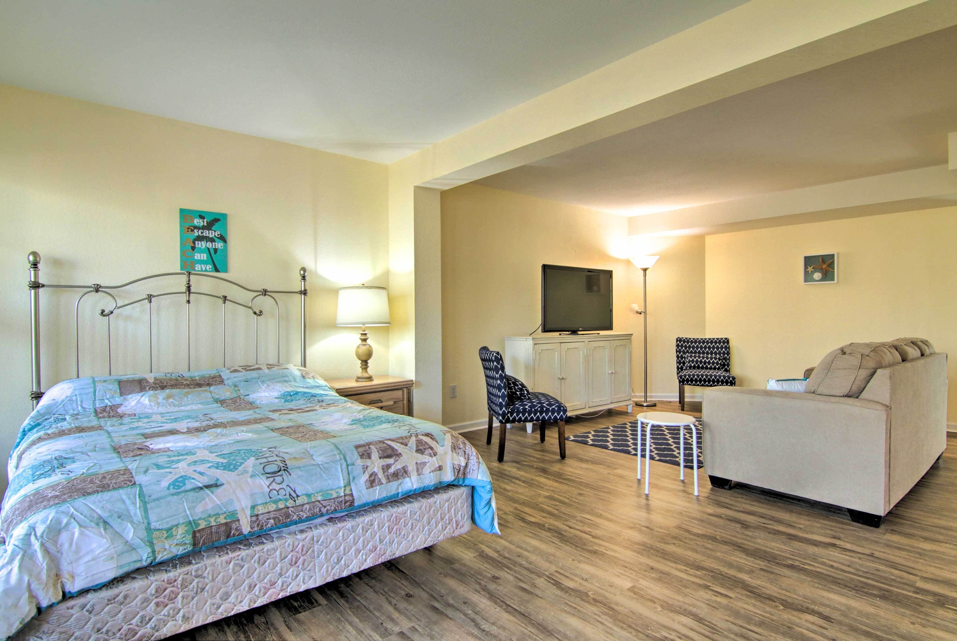 Spacious Millville Townhome ~ 3 Mi to Beach!