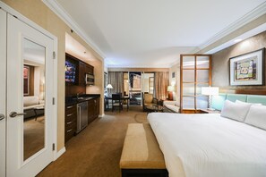 1 quarto, cofres nos quartos, escrivaninha