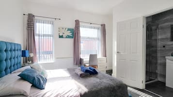 4 bedrooms, desk, iron/ironing board, free WiFi