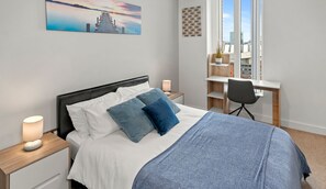 2 soverom, skrivebord, strykejern/-brett og wi-fi (inkludert)