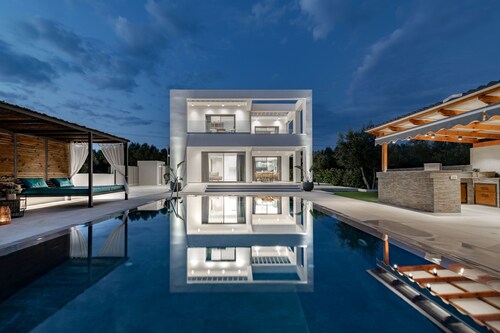 Villa Antonia - Luxurious Serenity with Private Pool 
