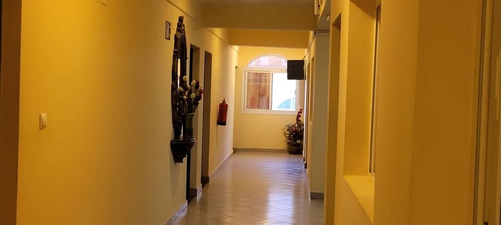 Habitación familiar | Zona de estar | Televisión LED de 32 pulgadas con canales por satélite