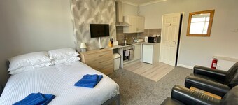 Large Ground Floor Holiday Apartment - Flat 12