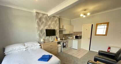 Large Ground Floor Holiday Apartment - Flat 12