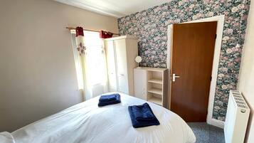 2 bedrooms, WiFi, bed sheets