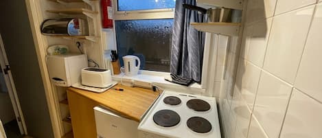 Kühlschrank, Mikrowelle, Ofen, Toaster