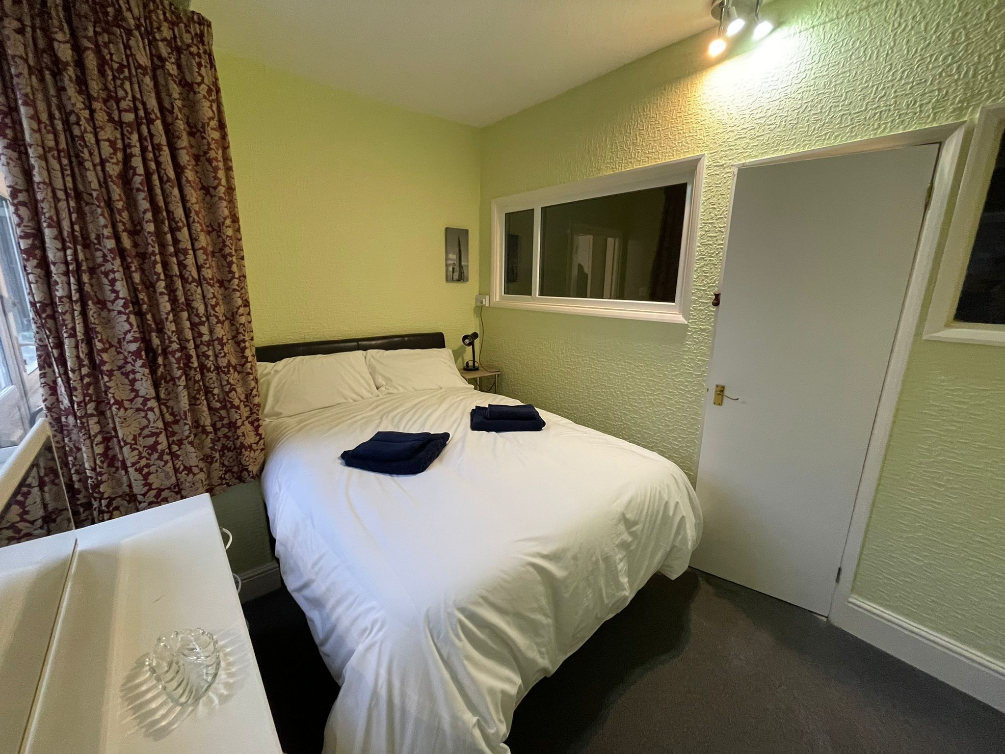 1 chambre, fer et planche à repasser, Wi-Fi, draps fournis