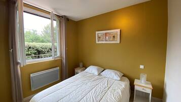 3 slaapkamers, een strijkplank/strijkijzer, reisbedje, gratis wifi