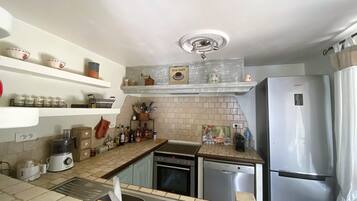 KylskÄp, mikrovÄgsugn, ugn och spishÀll