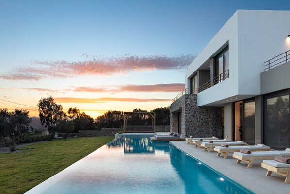 Lämmitetty uima-allas