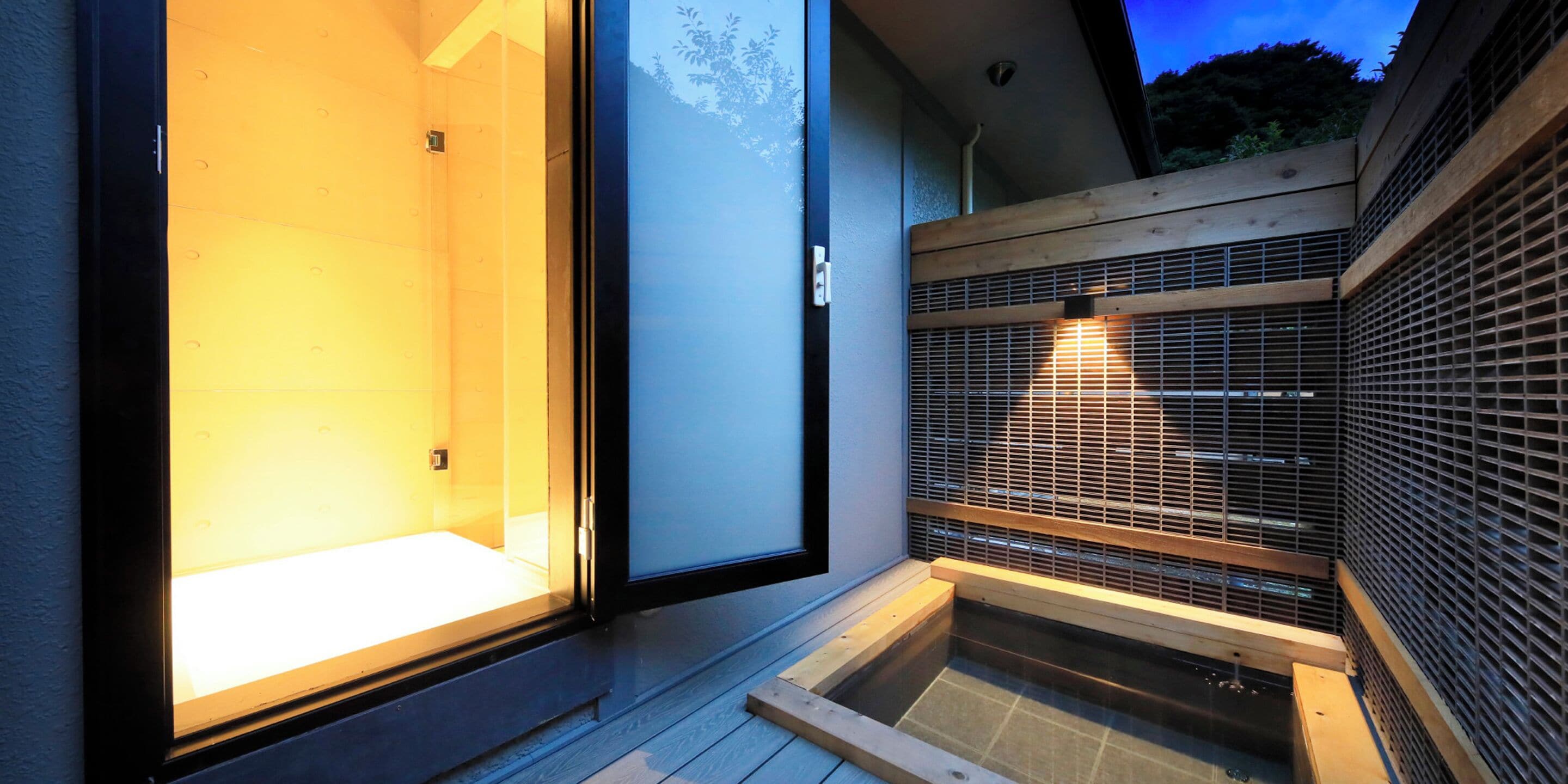 Separate bathtub and shower, free toiletries, hair dryer, towels