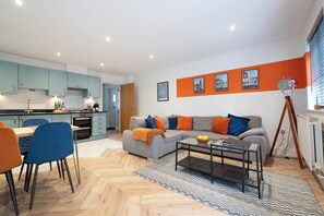 Smart TV - Stylish, City Centre 3-bed House With Parking (Canterbury)