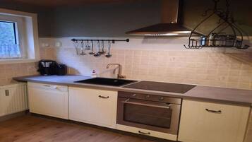 Kühlschrank, Ofen, Herdplatte, Geschirrspüler