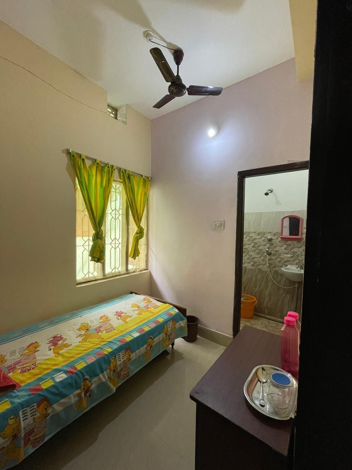 Capsule room with Breakfast