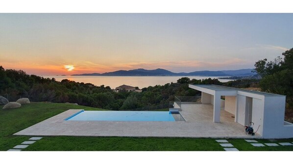 Piscine extérieure, piscine chauffée