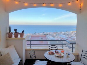 Outdoor dining - Apartment with Sea and Village View - Calm & Comfort in Carboneras (Carboneras)