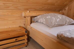 4 bedrooms, WiFi, bed sheets, wheelchair access