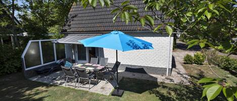 تناول الطعام بالخارج