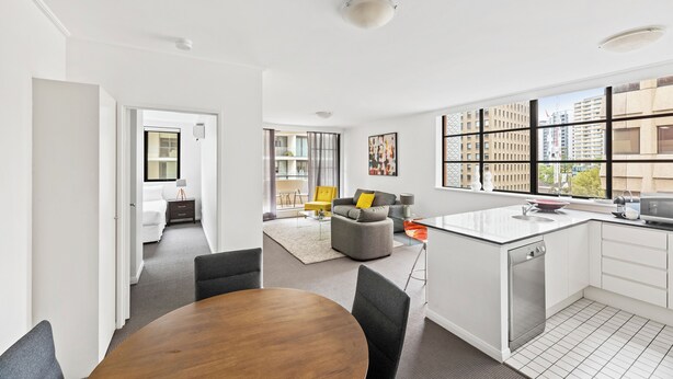 A modern apartment with a kitchen, dining area, and living room. - Central modern North Sydney 2 bed apartment with gym and pool (North Sydney)