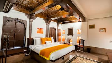 Deluxe Double Room, 1 Double Bed | In-room safe, individually decorated, desk, free WiFi