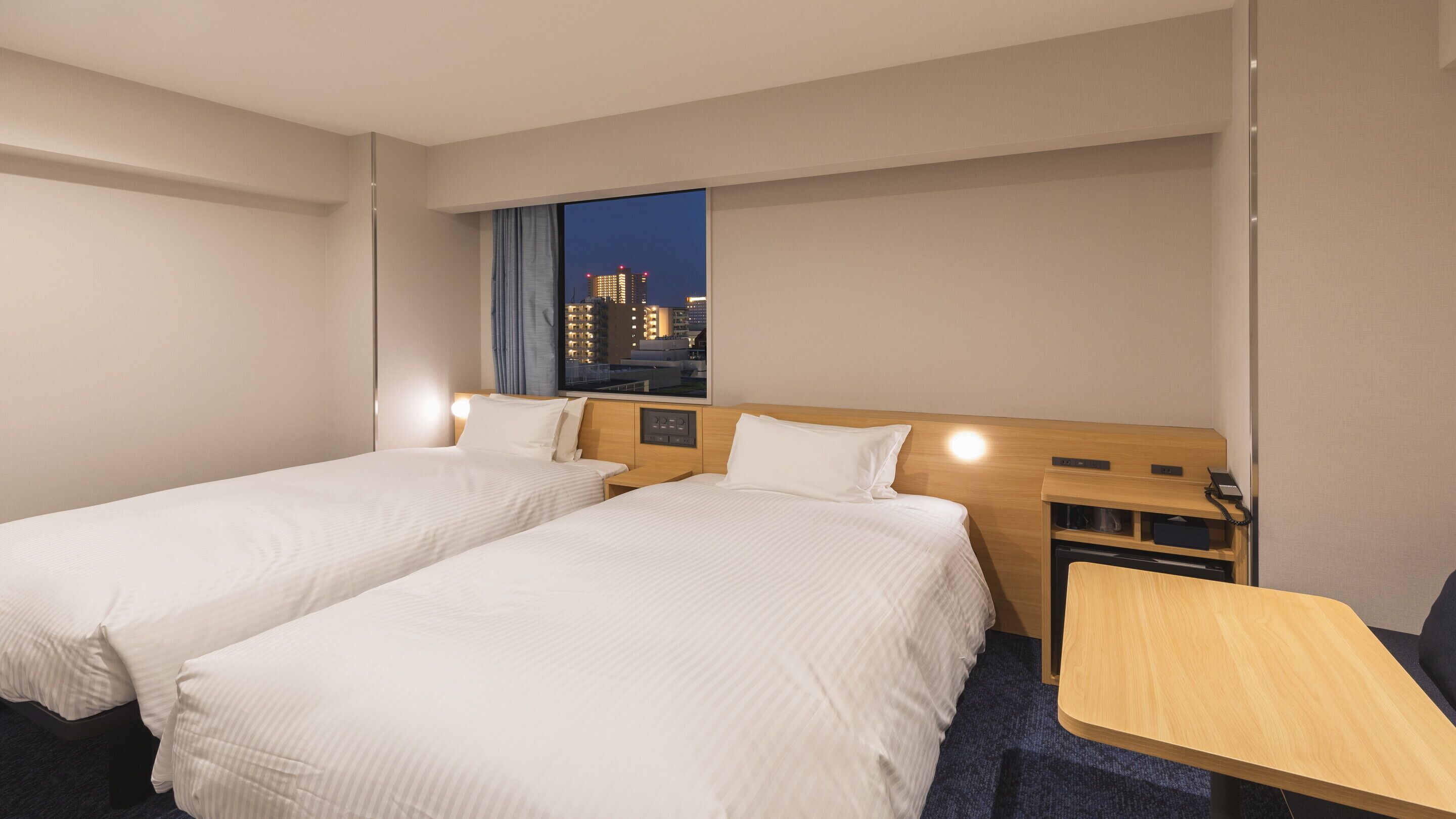 standard twin room, non smoking | 1 bedroom, down duvets, desk, blackout curtains