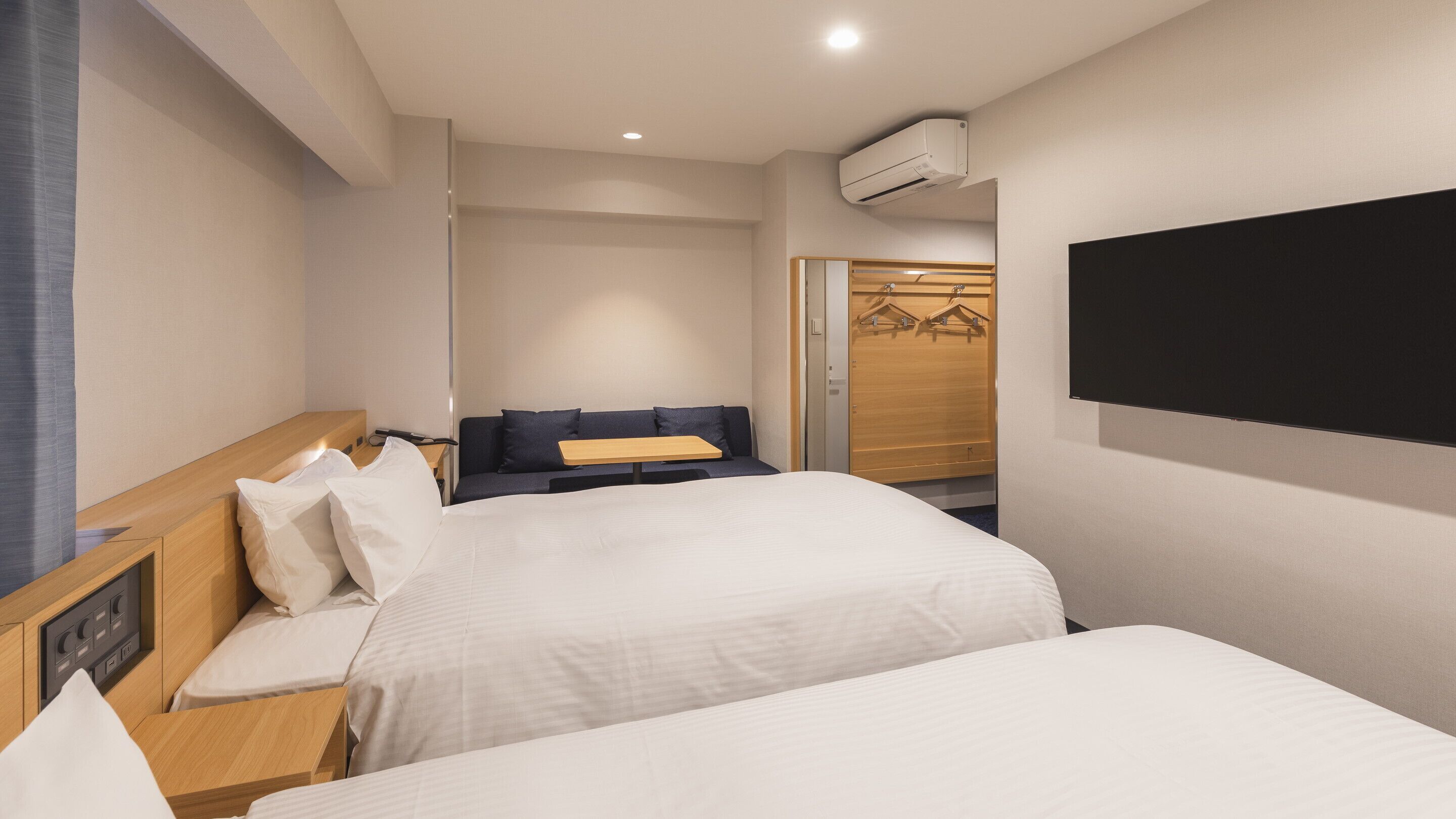 standard twin room, non smoking | 1 bedroom, down duvets, desk, blackout curtains