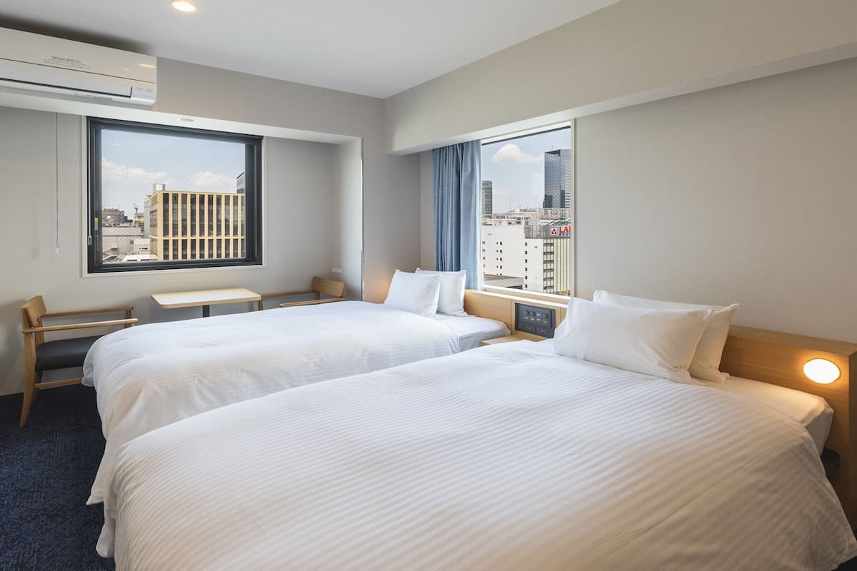 superior twin room, non smoking | city view