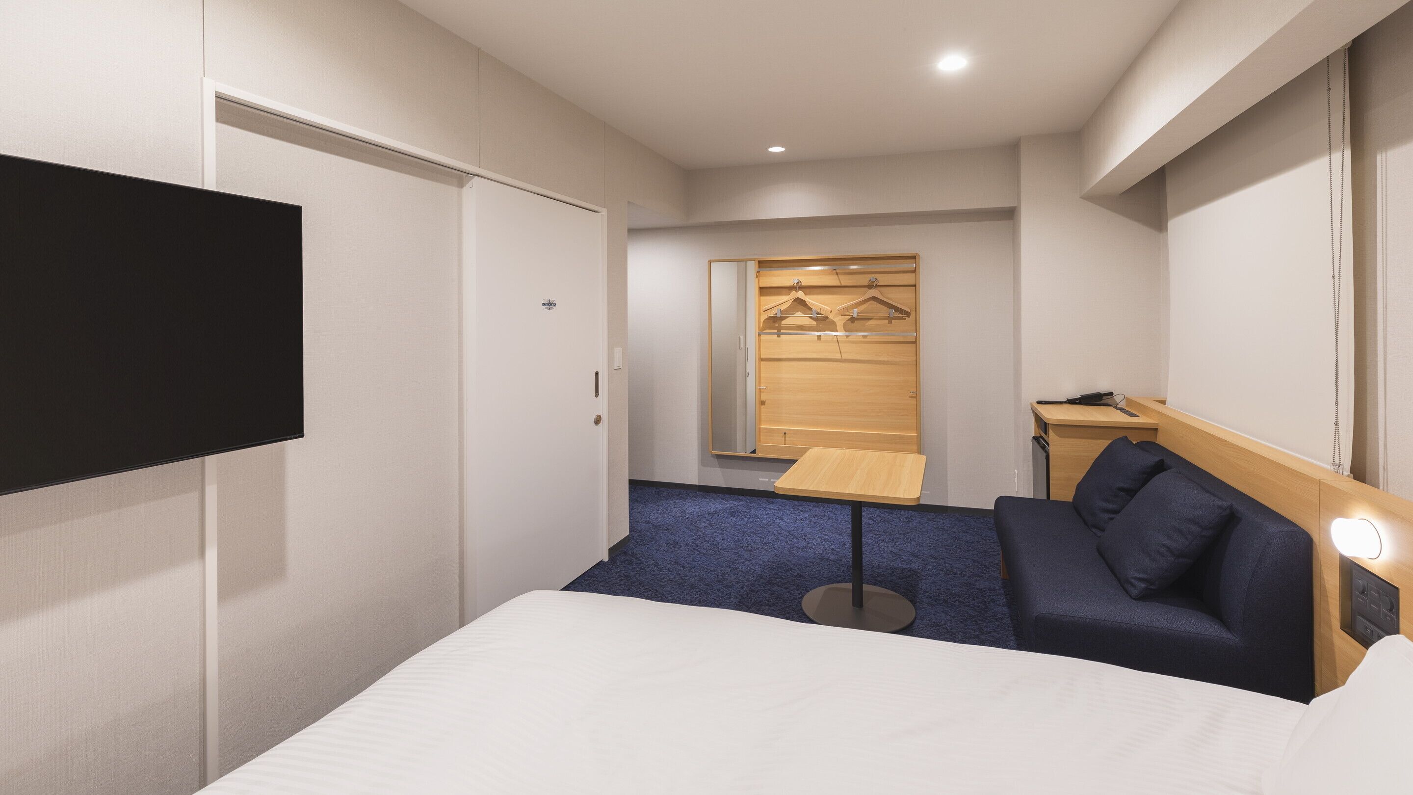 superior universal double room, non smoking | 1 bedroom, down duvets, desk, blackout curtains