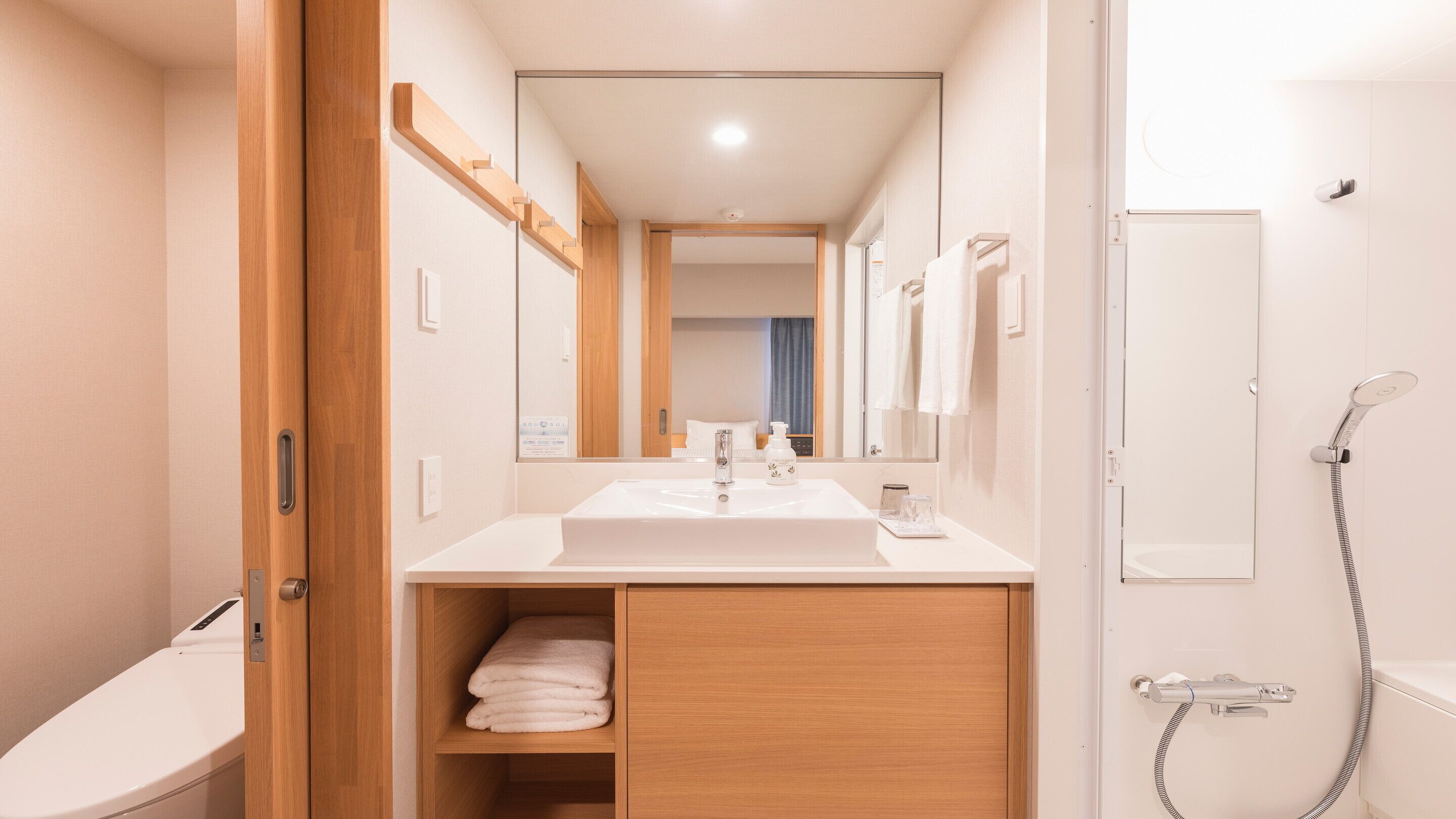 superior twin room, non smoking | 1 bedroom, down duvets, desk, blackout curtains