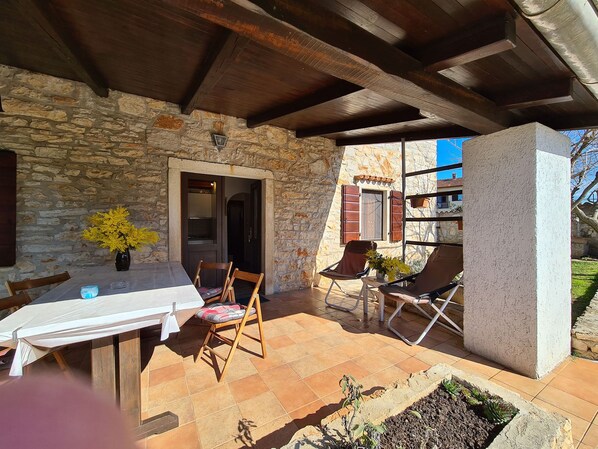 Outdoor dining - House 2147/51498 (Istria - Sisan), 4000m from the beach (Sisan)