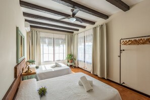 4 عدّة غرف نوم ومكواة/لوح كي وواي فاي مجانًا وملاءات أسرّة