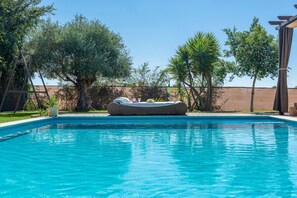 Pool - Holiday Home "Casa Rural La Teja" with Pool, Garden and Wi-Fi (Marchena)
