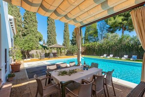 屋外ダイニングエリア