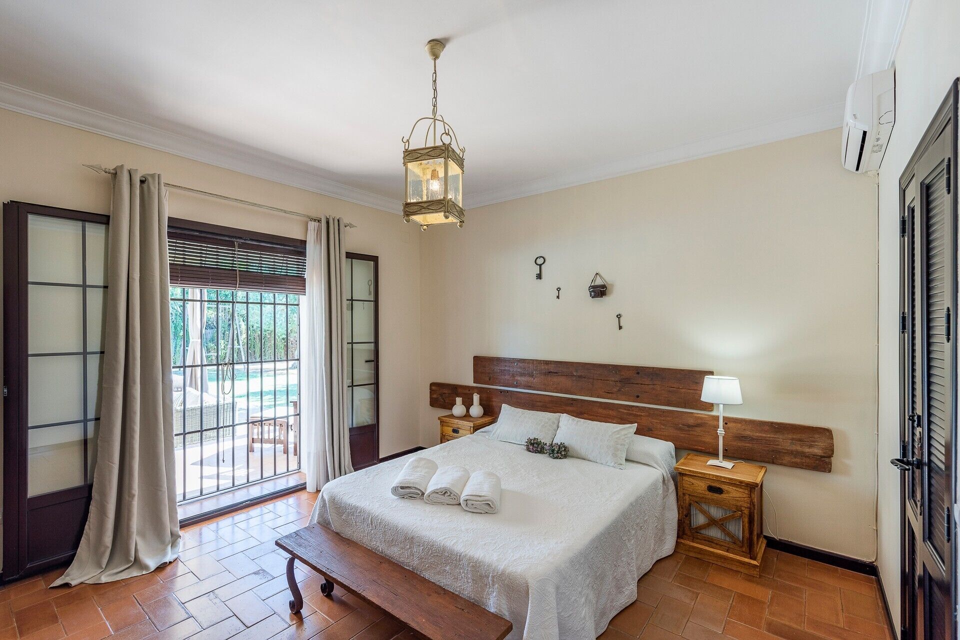 4 habitaciones, tabla de planchar con plancha y wifi gratis 