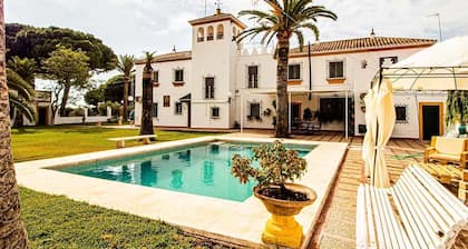 Holiday Home "Hacienda El Corchuelo en Marchena" with Pool, Garden & Wi-Fi