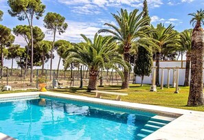 Pool - Holiday Home "Hacienda El Corchuelo en Marchena" with Pool, Garden & Wi-Fi (Marchena)
