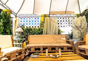 Terrace/patio - Holiday Home "Hacienda El Corchuelo en Marchena" with Pool, Garden & Wi-Fi (Marchena)